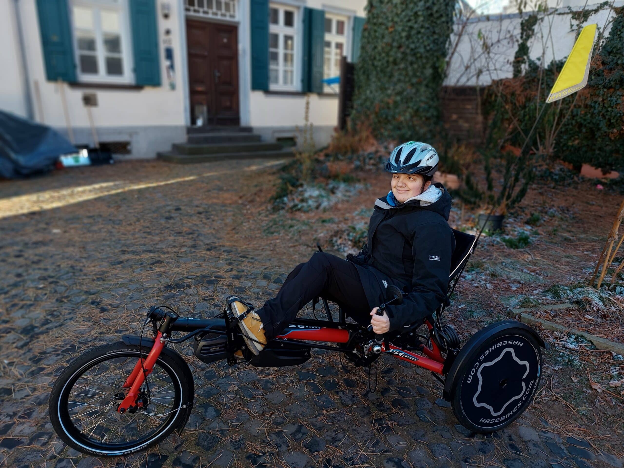 Adelina und ihr TRIX von Hase Bikes - Momo - Mobilität • Motion &  Barrierefrei