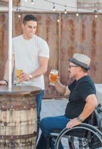 2 Männer mit Bier